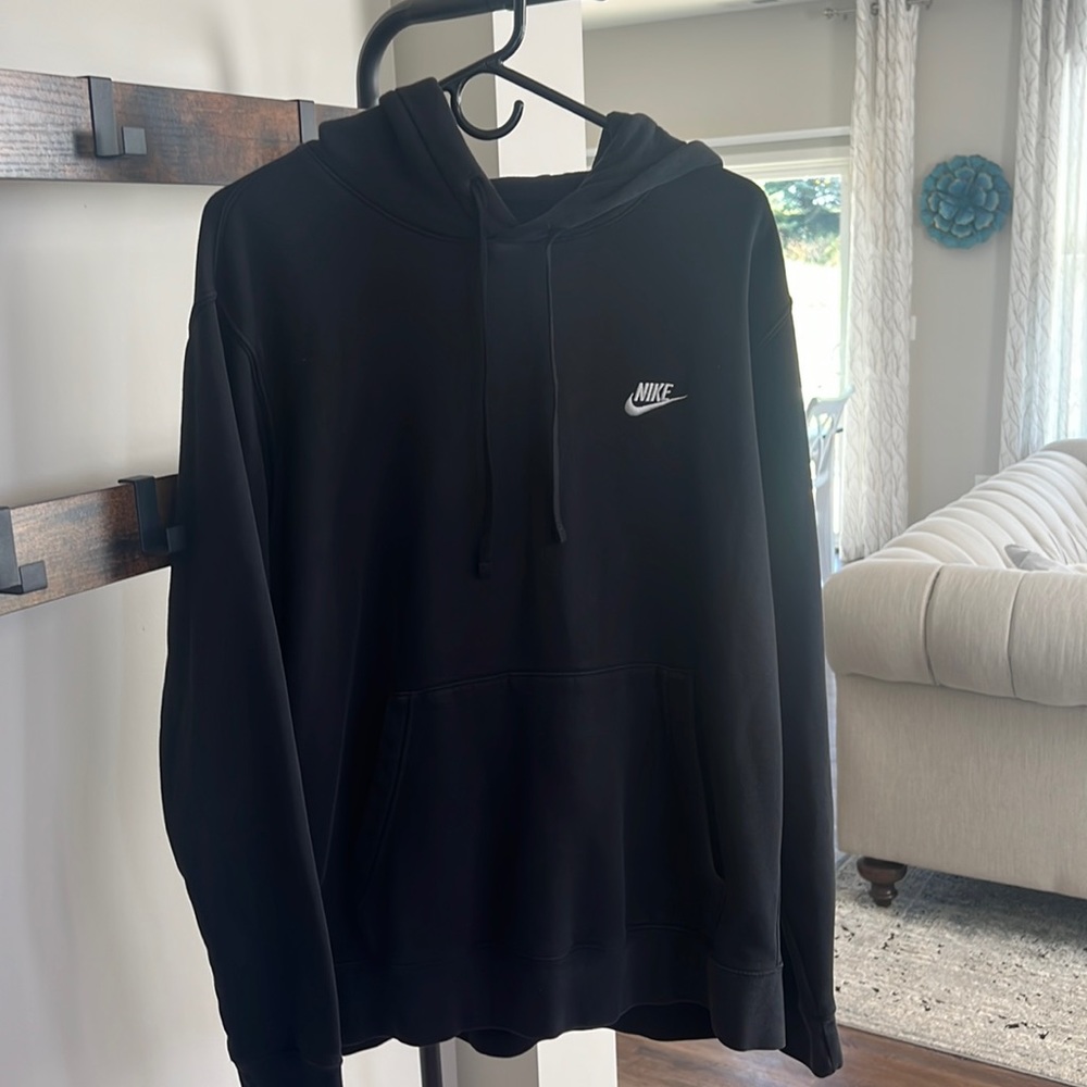 Men’s Nike black hoodie.